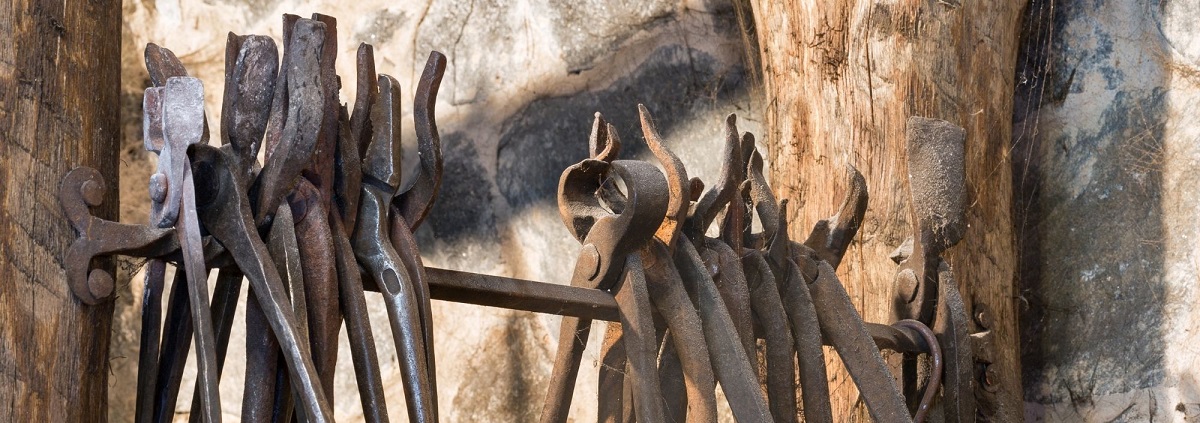 tongs blacksmith